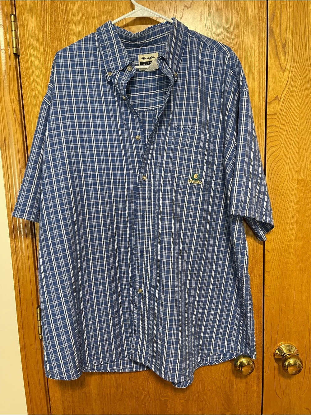 Wrangler Blue and White Plaid Short-Sleeve Button-Down Shirt